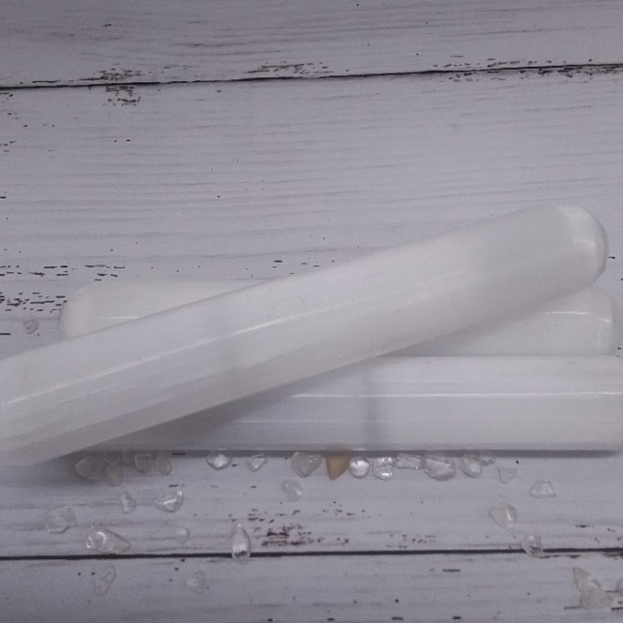 SELENITE WHITE WAND WITH POINT