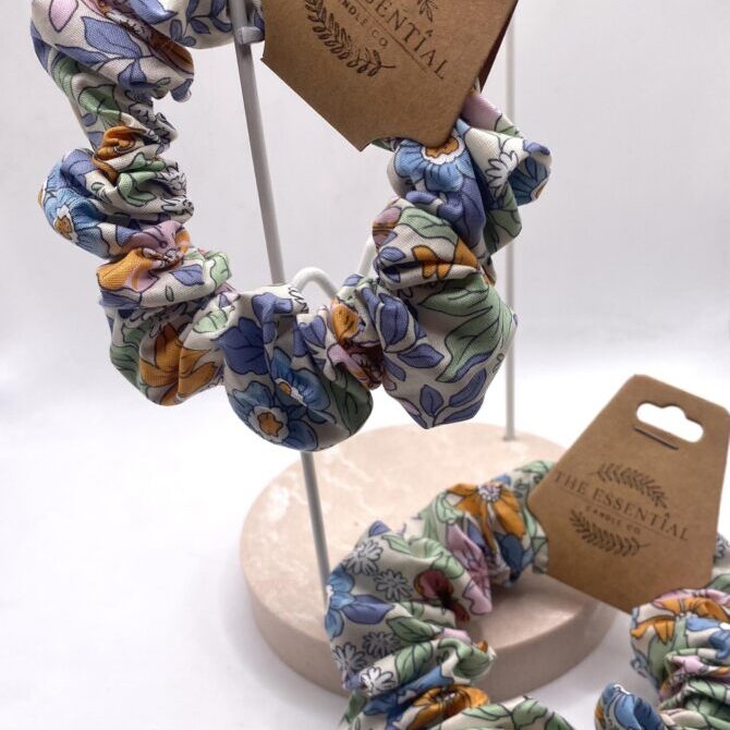 SCRUNCHIE- WATERY FLORAL PATTERN